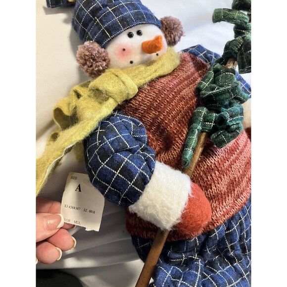 Snow Man & Woman & Baby Shelf Sitters Collectable Rexmas Handcrafted Folk Art - Picture 12 of 12